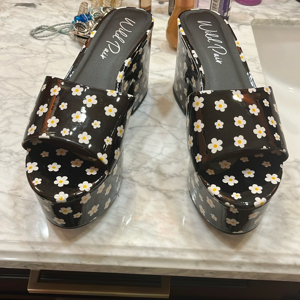 Wild Pair Black Daisy Platform Slide Sandals